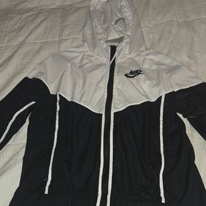 🖤🤍 Nike Sportswear Windrunner Hooded Jacket | Black & White | Size M